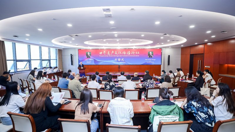 直播代运营服务的收费标准通常由以下几个部分构成：